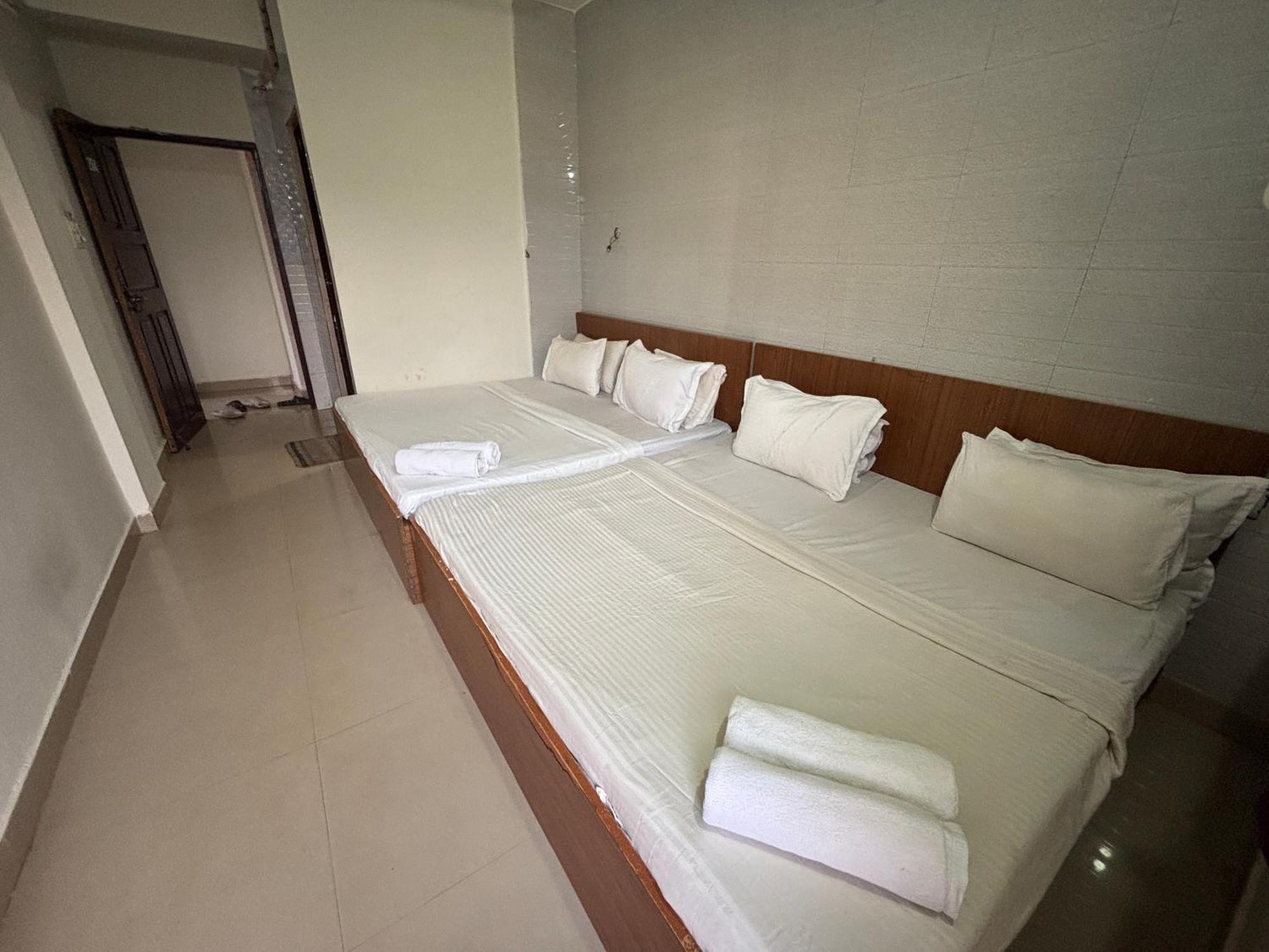Mehar Rooms Baga Esterno foto