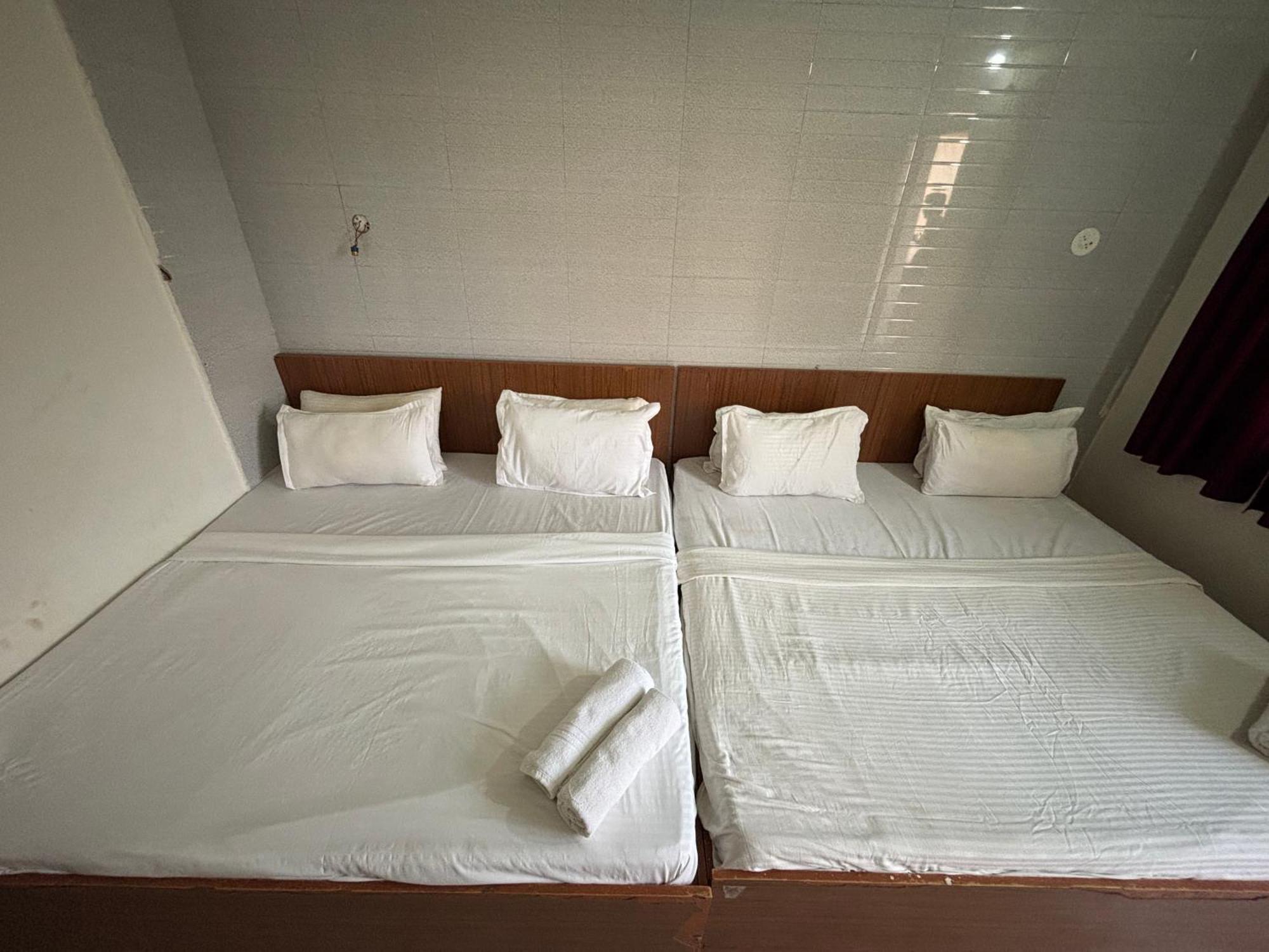 Mehar Rooms Baga Esterno foto