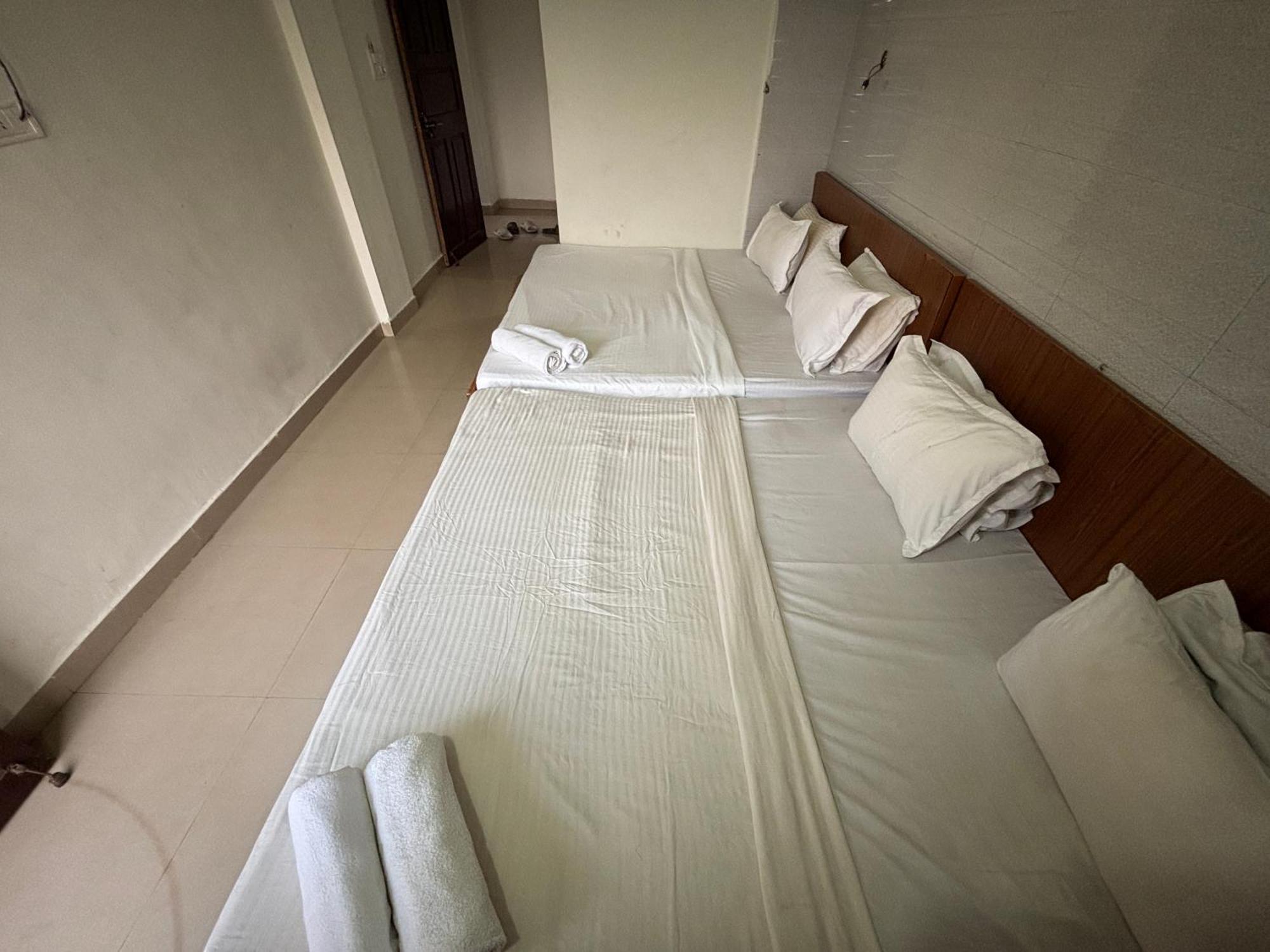 Mehar Rooms Baga Esterno foto