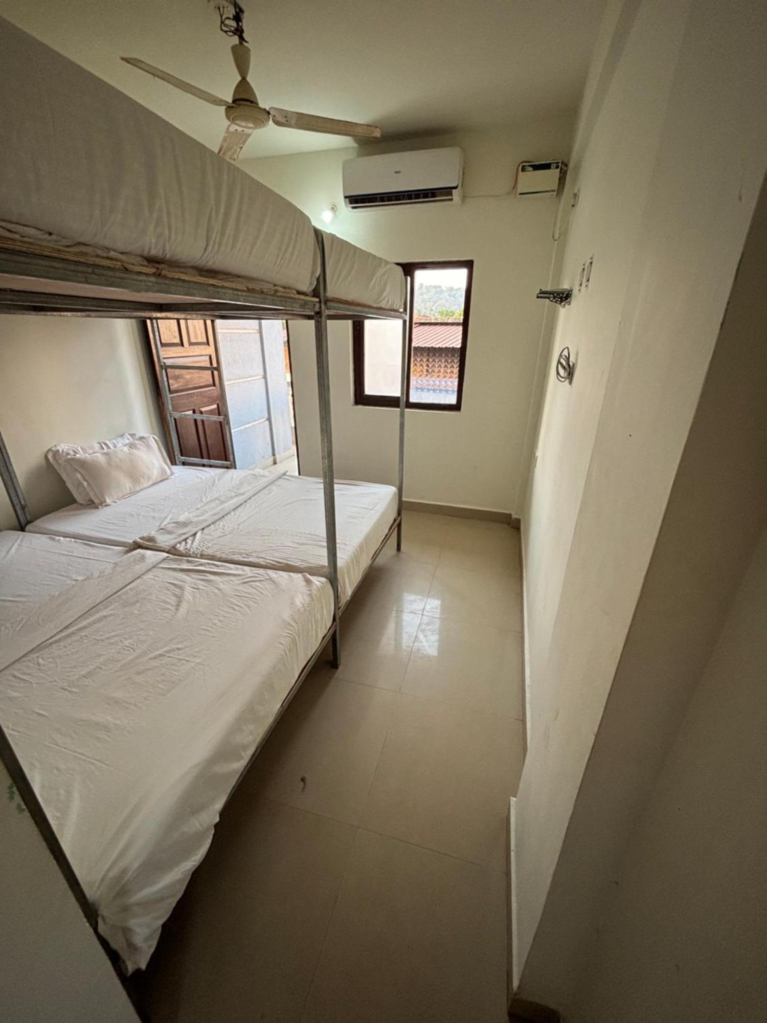 Mehar Rooms Baga Esterno foto