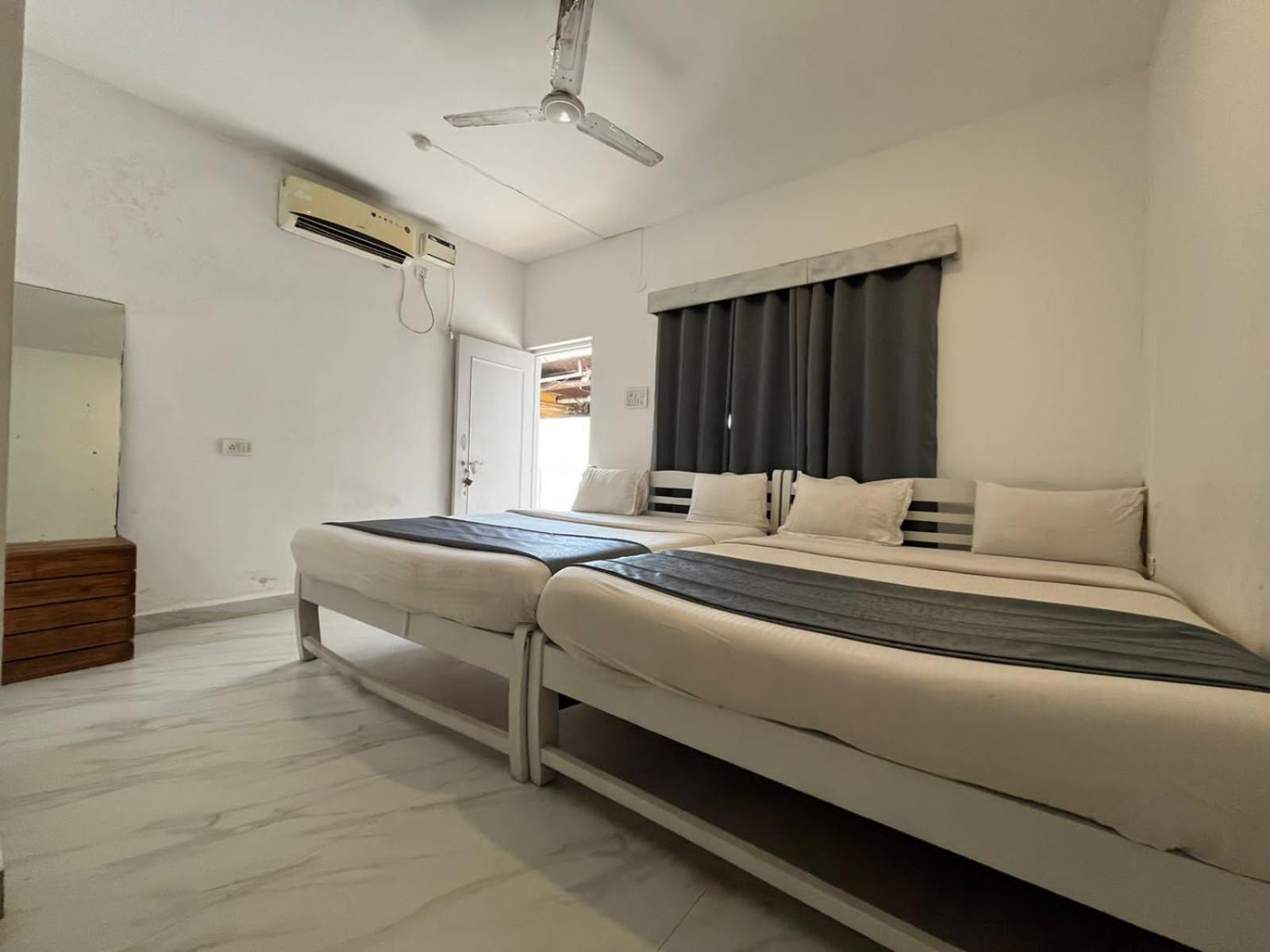 Mehar Rooms Baga Esterno foto