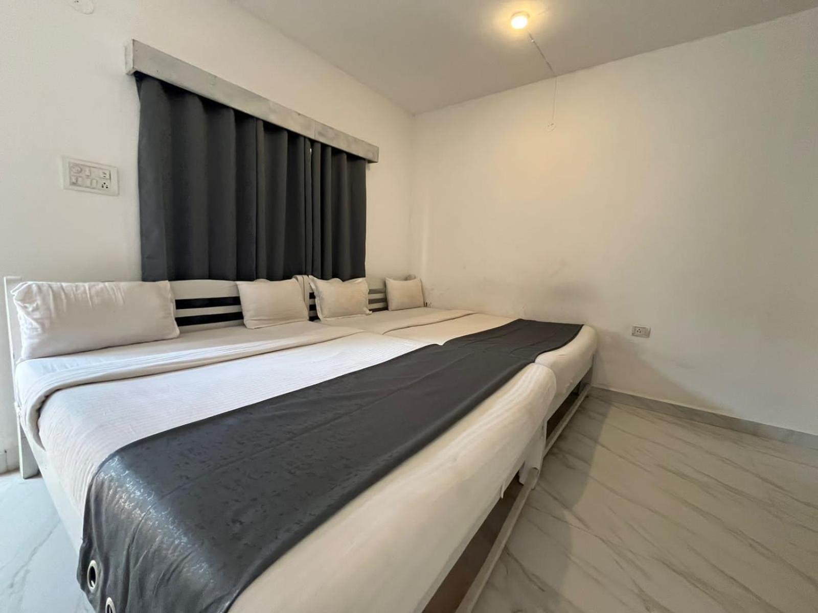 Mehar Rooms Baga Esterno foto
