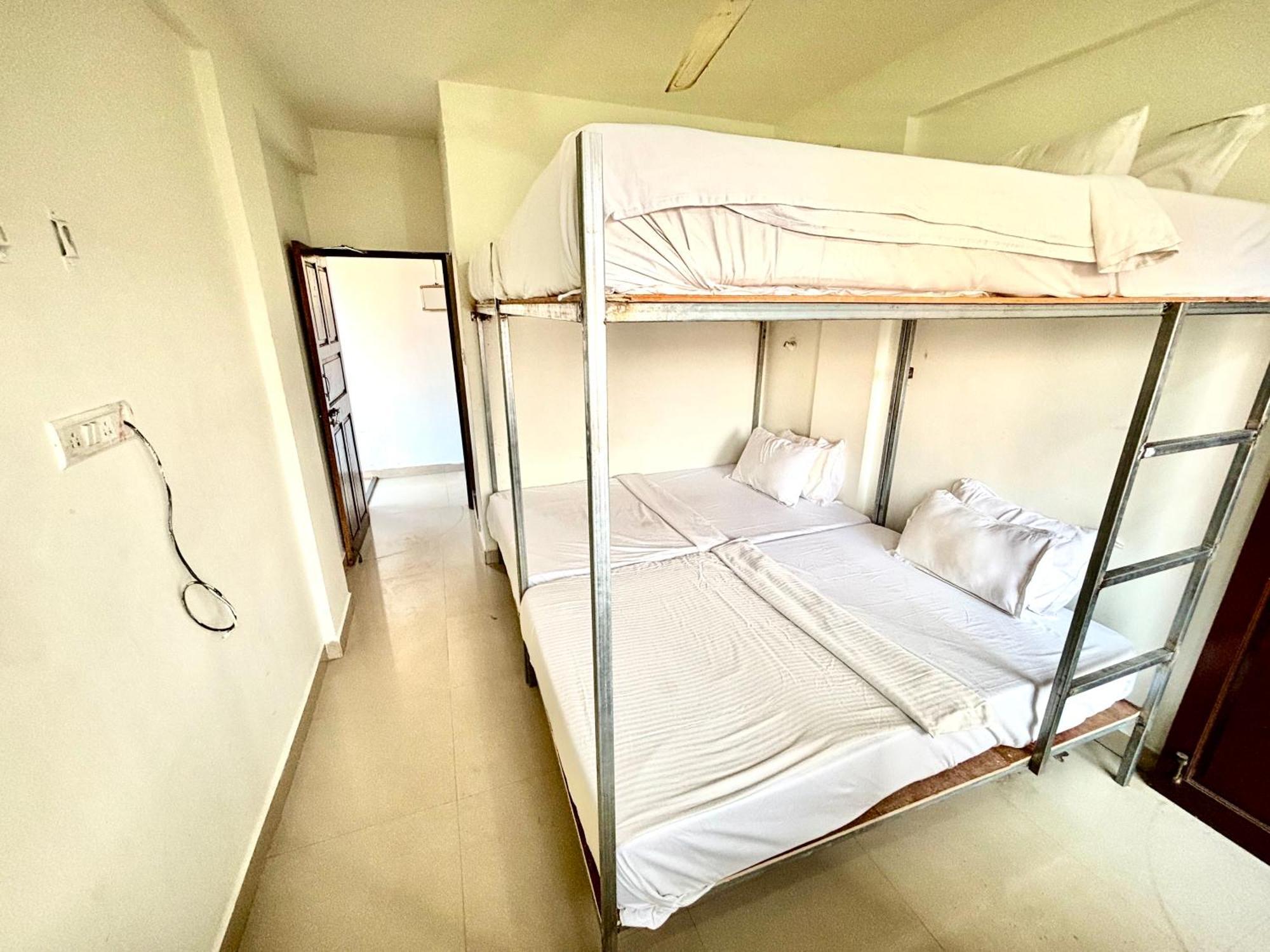 Mehar Rooms Baga Esterno foto